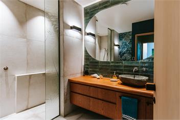 The Boulders Retreat | Private Rural Location | Lake Views | Architecturally Designed - NORTHBURN