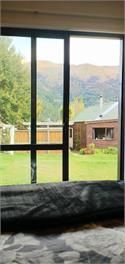 Delightful Lake Hawea Cabin with Mountain Views - Central Otago
