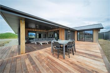 Breaksea Basecamp (Bachcare) - Te Anau