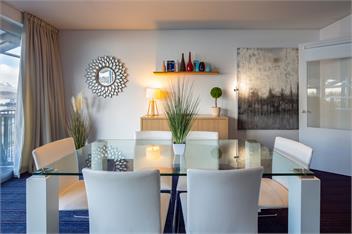 Queenstown Lakefront – 3BR Apt, Balcony & Parking - Queenstown