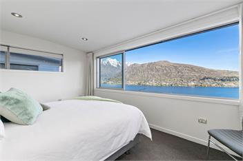 Lake Views on De La Mare Place, 3 BDR, Free Wi-Fi - Queenstown