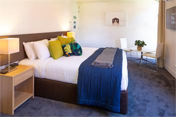 QT Studio Stay | Lakeside Location, Wi-Fi, Parking - Queenstown