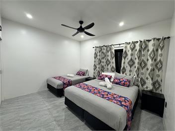 Runway Retreat by the Mountains - Nikao