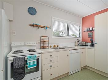 The Retro Shack (Bachcare) - Whitianga