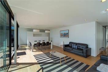 Beachfront Retreat - Architectural & Ocean Views -
