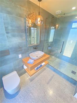 No.10 - A Boutique Harbour View Retreat -