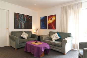 Nut Point Cottage - (Christchurch City and Country Cottages) - West Melton