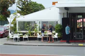 Holiday on Henare, Olde Beach Waikanae. - Waikanae