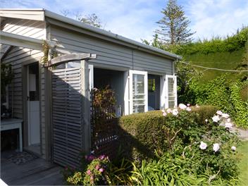 The Little Cottage in the garden, ideal location - Akaroa