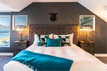 Castle Cliff Lodge | Sauna, Spa Pool + Games Room | Amazing Views - Queenstown