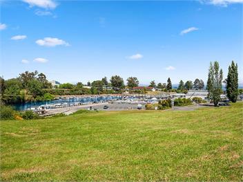 Central Riverside Retreat (Bachcare) - Taupo Central