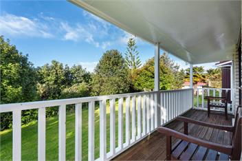 Courtside Quarters (Bachcare) - Waihi Beach