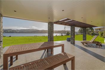 Front row seat on the water - Pauanui