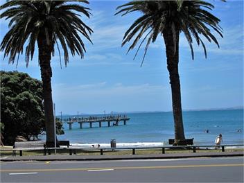 Gem by the Sea 2 Min Walk to Beach & Cafes - Auckland