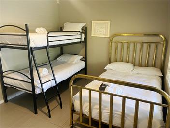 Orewa Beach House....seconds to beach - Orewa