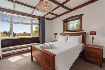 Camellia House: Elevator Access, Swimming, and Spa Pools in a Stunning Setting - Nelson