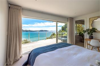 GARRATT VIEW - WAIHEKE ISLAND 