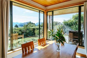 Bullock Creek Chalet | Sleeps 8 | Lake & Mountain Views - Wanaka