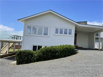 RAGLAN - STUNNING HARBOUR VIEWS - Waikato