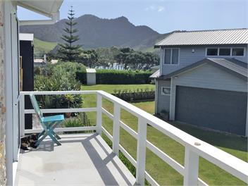 70's Iconic Bach - Whitianga