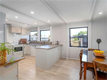 Spacious Family Getaway (Bachcare) - Whangamata