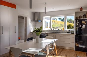 GRAPE SHED COTTAGE : Coast & Country - Waiheke Island
