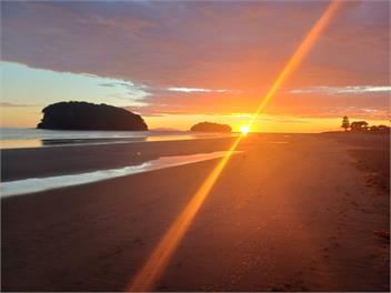 available KINGS BIRTHDAY WEEKEND 'Ocean Cove at Whangamata (5 minutes from beach & shops) - Coromandel