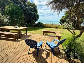 The Beach House - Parapara beach bach - Golden Bay