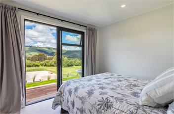 Kinloch Escape - Lake Views and Pool - Taupo