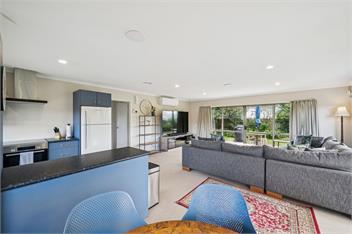 Sackville Sunshine (Bachcare) - Martinborough