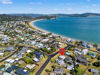 The Summer Bach at Cooks Beach - Whitianga
