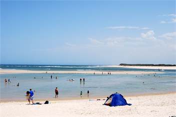 Caloundra Beach Townhouse - 400m to the Beach - Caloundra