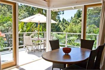 CITY-BUSH RETREAT : ALL INCLUSIVE FULLY FURNISHED QUALITY APARTMENT - Auckland 0604