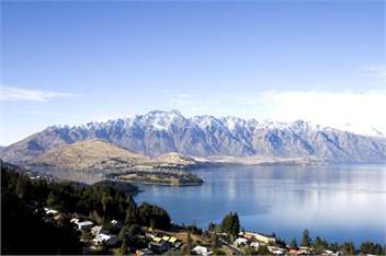 Queenstown Spacious Family Home with fantastic views - 