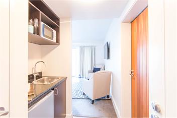 Alpine Village - Lake Edge Apartment B - Queenstown