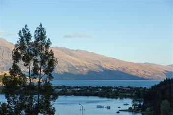 Panorama Dual Level Apartment - Queenstown