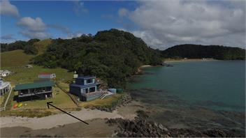Beach Front House in Ohawini Bay, Northland / Oakura Bay - Northland