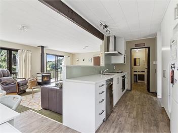 Lake House and Studio (Bachcare) - Lake Rotoiti
