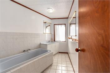 Courtside Quarters (Bachcare) - Waihi Beach