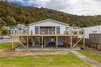 Waterfront Beach House (Bachcare) - Paihia