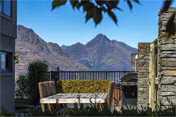 Lake View Retreat - Queenstown