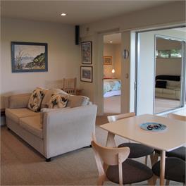 Gem by the Sea 2 Min Walk to Beach & Cafes - Auckland
