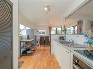 Beach House on Hetherington (Bachcare) - Whangamata