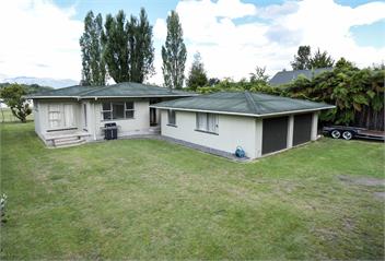A Much‑Loved Lake Tarawera Family Bach and Jetty – Shared with the Right Guests - Rotorua
