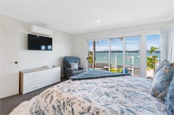 Wallace house accommodates 10 guests with option to book Ariel's Den a separate apartment onsite, sleeps 1- 4 - Bay Of Islands