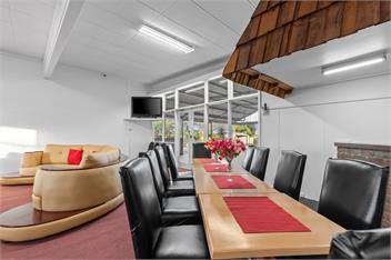 20++ Guests !! Rent Entire Pub for the Night - Echuca