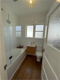 Large Family Pad with Pool! - Auckland