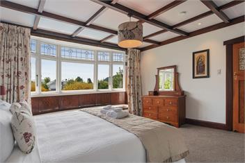 Camellia House: Elevator Access, Swimming, and Spa Pools in a Stunning Setting - Nelson