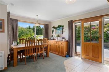 Mountain Views on Totara - Wanaka
