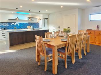 Hosts on the Coast Hillview Hideaway - Waihi Beach